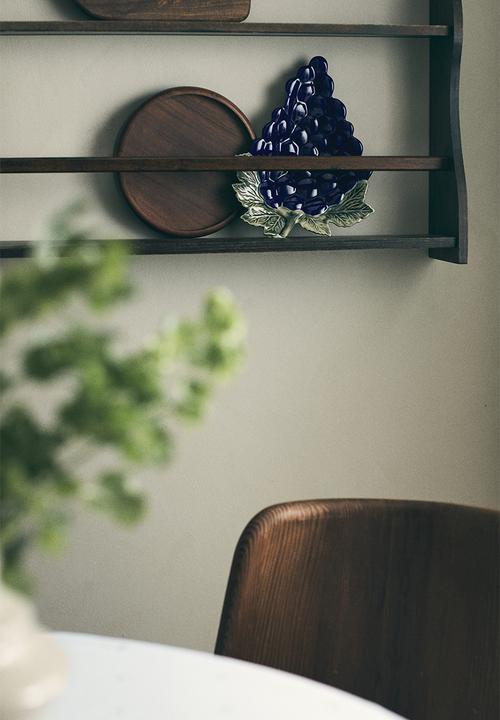 H&M - Figurative stoneware serving plate - navy blue/grapes