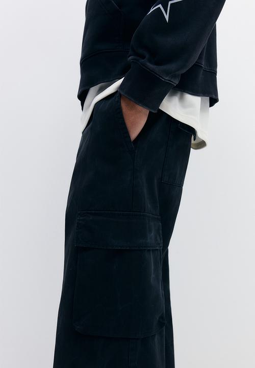 H&M - Relaxed fit cargo trousers - washed black