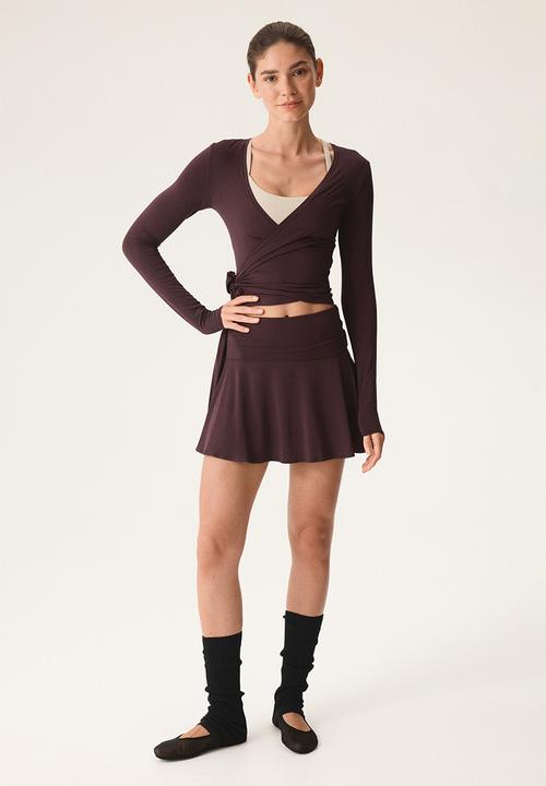 H&M - Sports wrap top in modal - chocolate plum