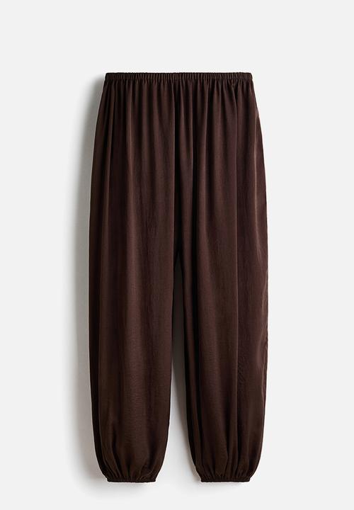 H&M - Balloon-leg satin trousers - dark brown