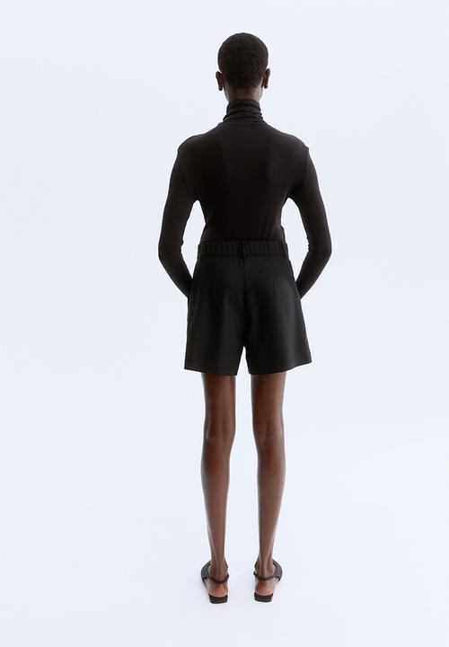 H&M - Pleat-front shorts - black