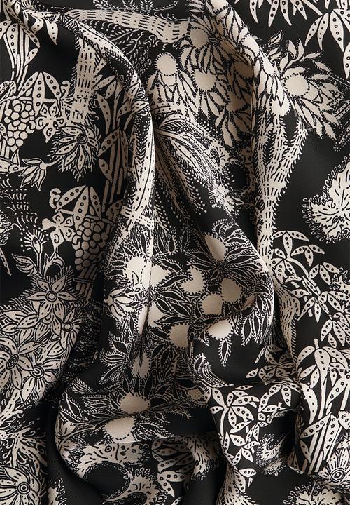 H&M - Cap-sleeved satin dress - black/patterned