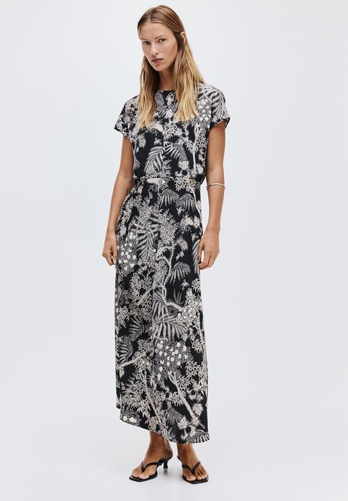 H&M - Cap-sleeved satin dress - black/patterned
