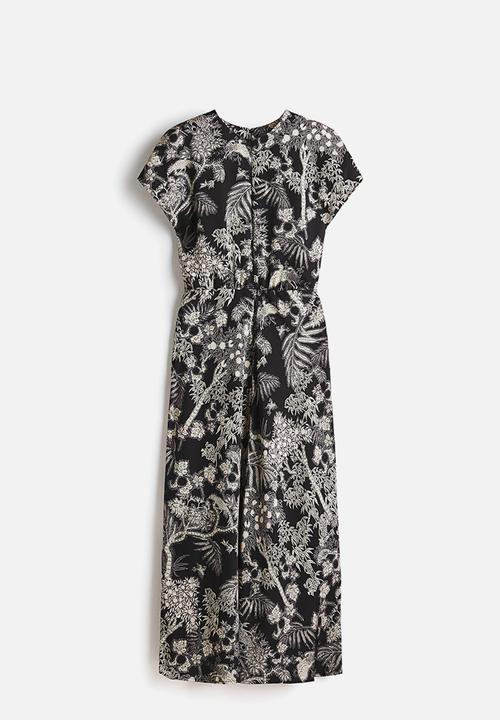 H&M - Cap-sleeved satin dress - black/patterned