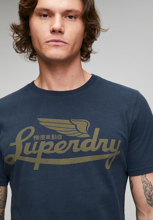 Superdry. - Heritage Brand Relaxed Tee - Eclipse Navy