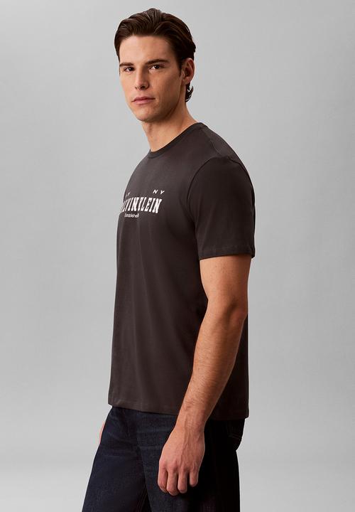 Calvin Klein - Ss 30S Whsl Calvin Coll Word Graphic Tee - Pirate Black