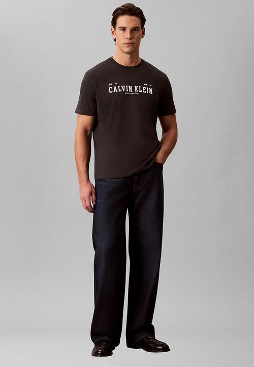 Calvin Klein - Ss 30S Whsl Calvin Coll Word Graphic Tee - Pirate Black