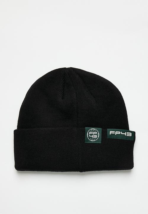 R3M0T3 Beanie - Black