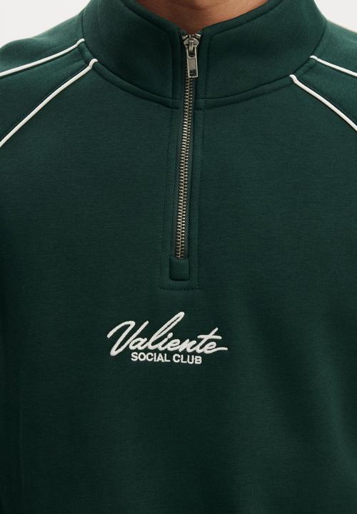 Cotton On - 1/4 Zip Graphic Fleece - Pineneedle Green/Chalk White/Valiente