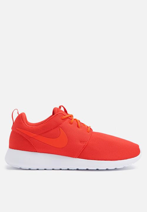 nike roshe one total crimson