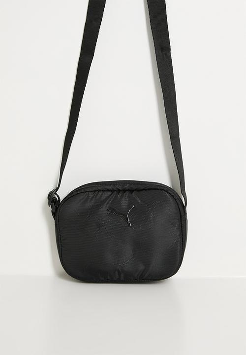 Pop crossbody bag- puma black-puma script aop
