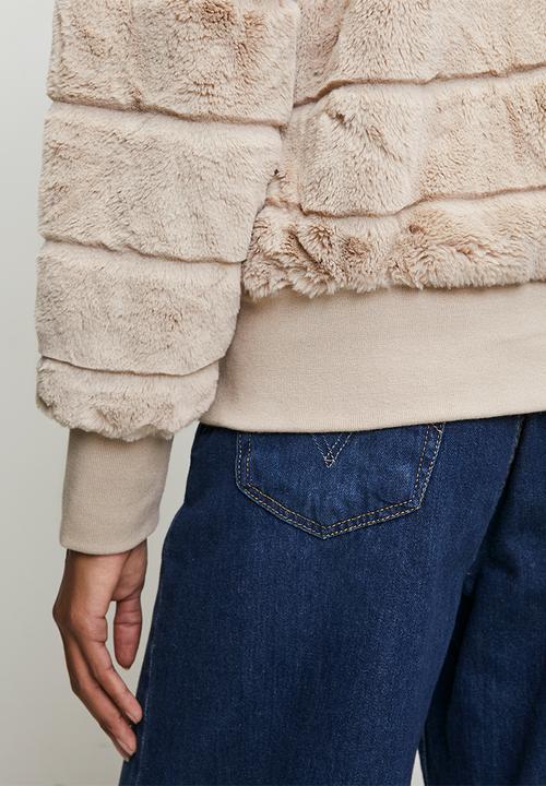 Izabel London - Long Sleeve Faux Fur Zip Through Jacket - Beige