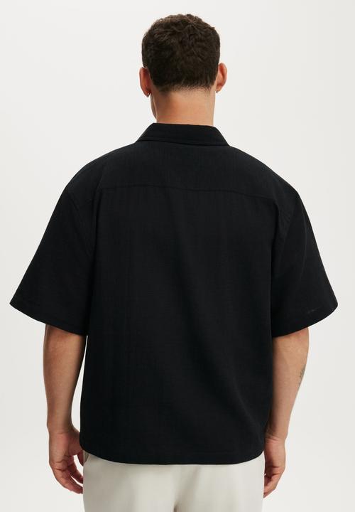 Cotton On - Boxy Fit Short Sleeve Shirt - Black