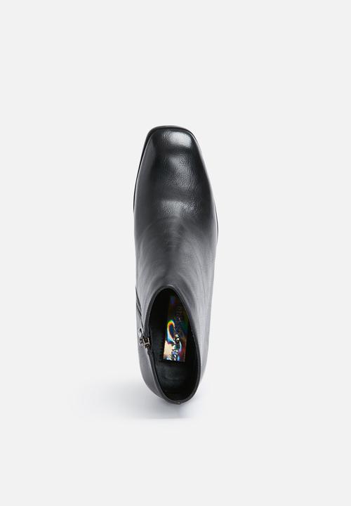 Daisy Street - Alpha embossed heel boot