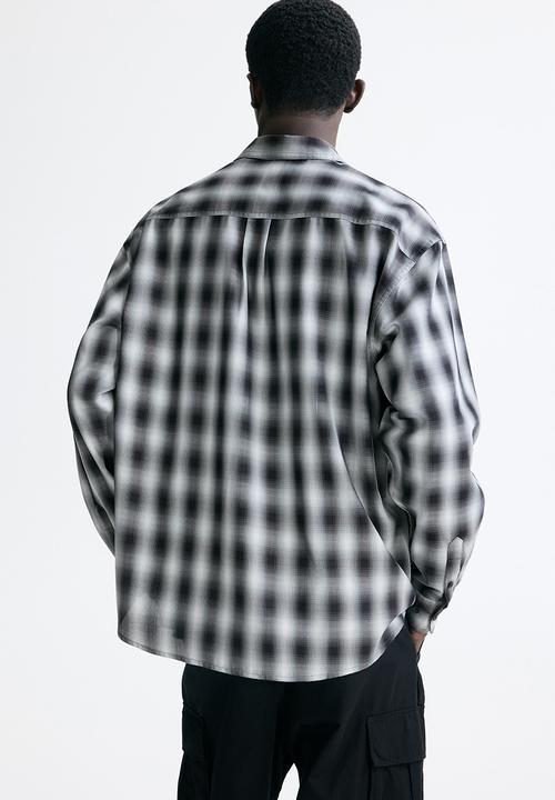 H&M - Relaxed fit shirt - dark grey/checked