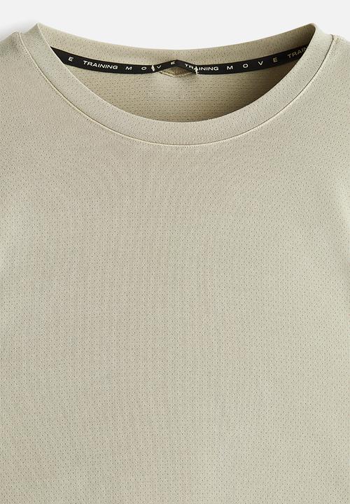 H&M - Regular fit long-sleeve sports top with drymove - light beige