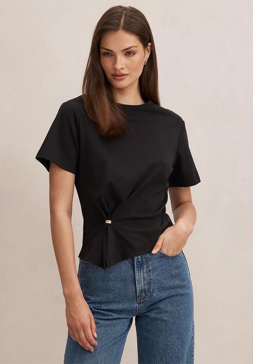 Forever New - Lani hardware detail T-shirt in black