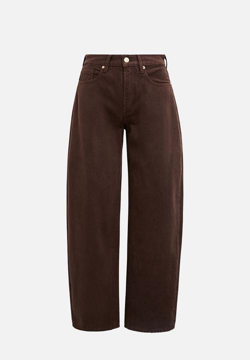 Forever New - Emma mid-rise barrel jeans in chocolate