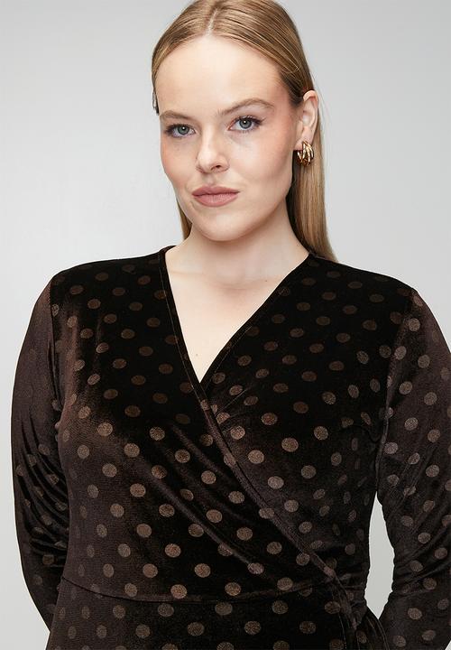Me&B - Plus Velvet Choc Spot Wrap Dress - brown