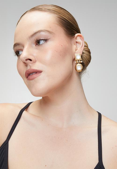 Tessa Design - Delta Shell White Pearl Pin Earrings - Gold