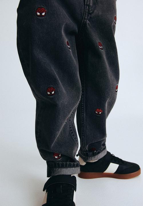 H&M - Regular fit printed  jeans - denim black/spider-man