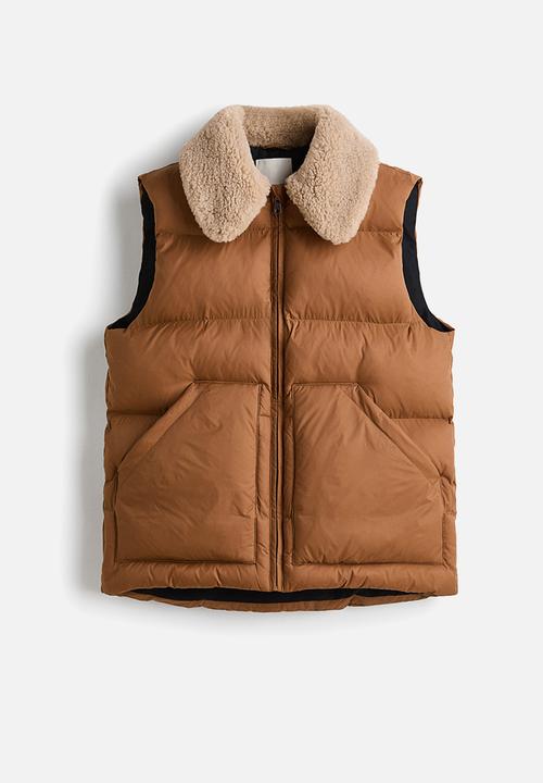H&M - Teddy-collared puffer gilet - brown