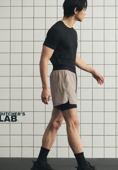 H&M - Double-layered sports shorts with drymove™ - beige/black
