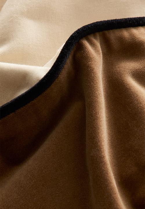 H&M - Piping-detail velvet cushion cover - light beige/brown
