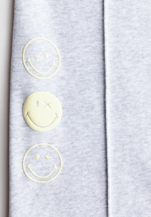 H&M - Print-motif sweatshirt joggers - light grey/smileyworld?
