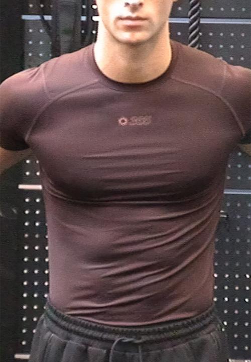 H&M - Compression fit sports T-shirt with drymove - dark brown
