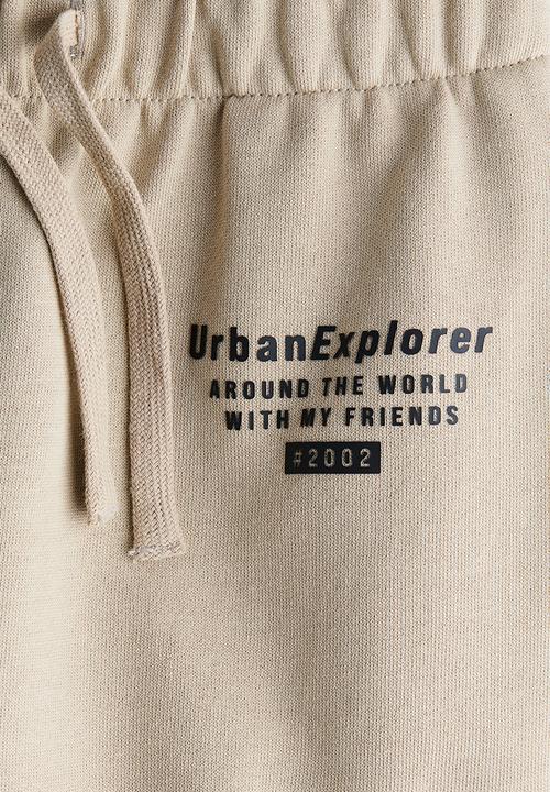 H&M - Motif-detail joggers - beige/urban explorer