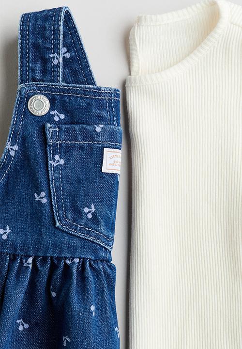 H&M - 2-piece dungaree dress and top set - dark denim blue/cherries