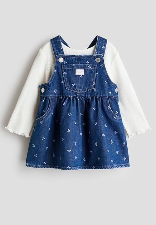 H&M - 2-piece dungaree dress and top set - dark denim blue/cherries