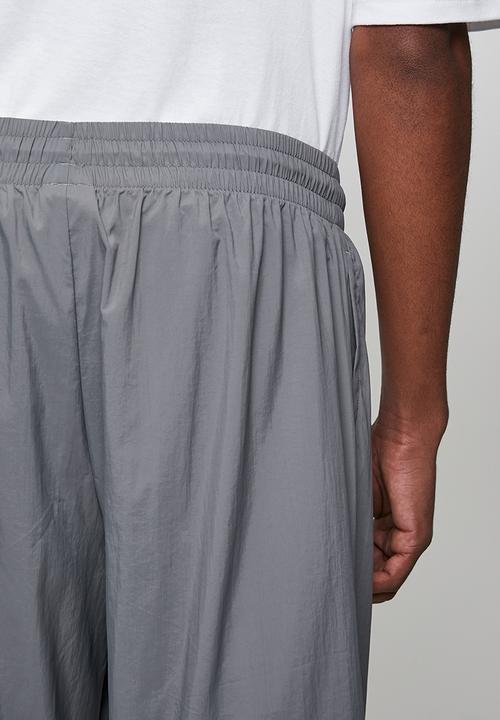 New Balance  - NB Athletics Sport Legacy Pant - Grey