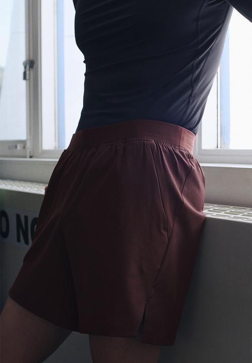 H&M - Mid-length sports shorts with drymove™ - burgundy