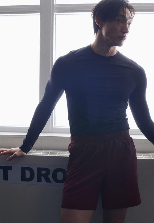 H&M - Mid-length sports shorts with drymove™ - burgundy