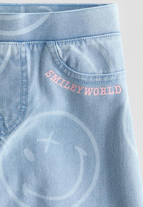 H&M - Denim-look wide trousers - light denim blue/smileyworld