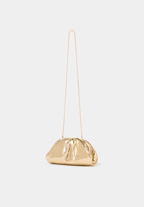 Forever New - Zayla soft clutch in gold
