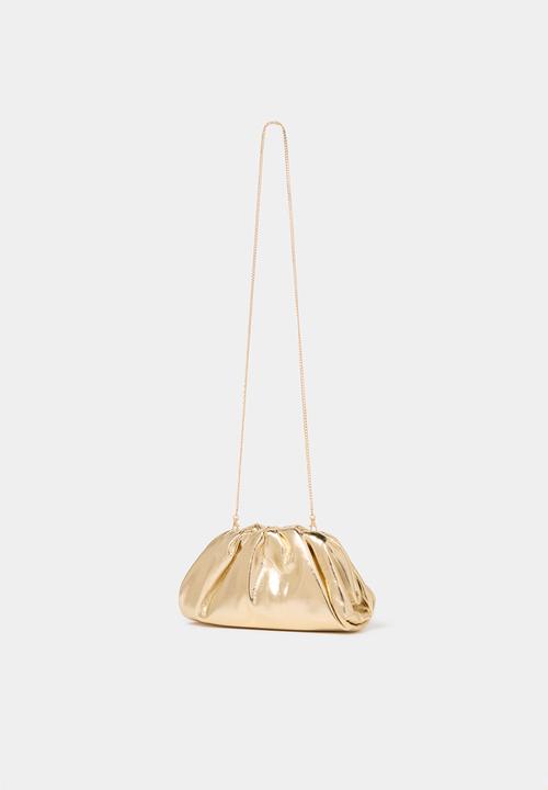 Forever New - Zayla soft clutch in gold
