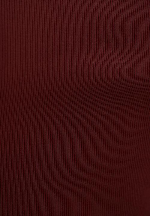 Forever New - Rebecca scallop trim T-shirt in - deep maroon/porcelain