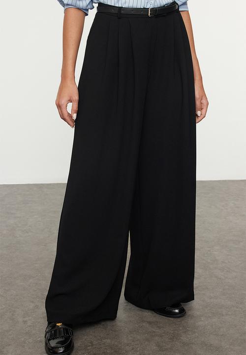 Trendyol - Belted Pleated Palazzo Trousers - Black
