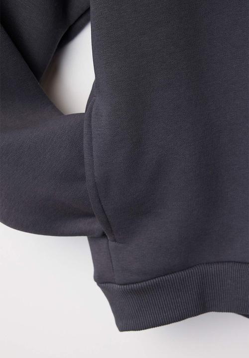Trendyol - Hooded Slogan Printed Boxy Fit Knitted Sweatshirt - Anthracite
