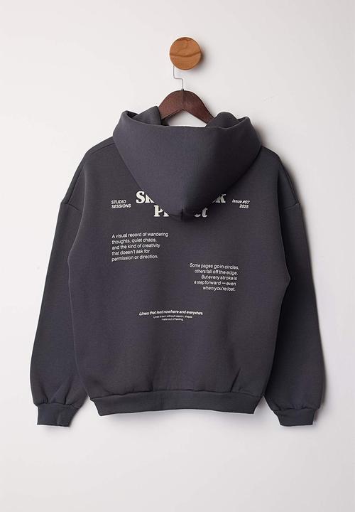 Trendyol - Hooded Slogan Printed Boxy Fit Knitted Sweatshirt - Anthracite