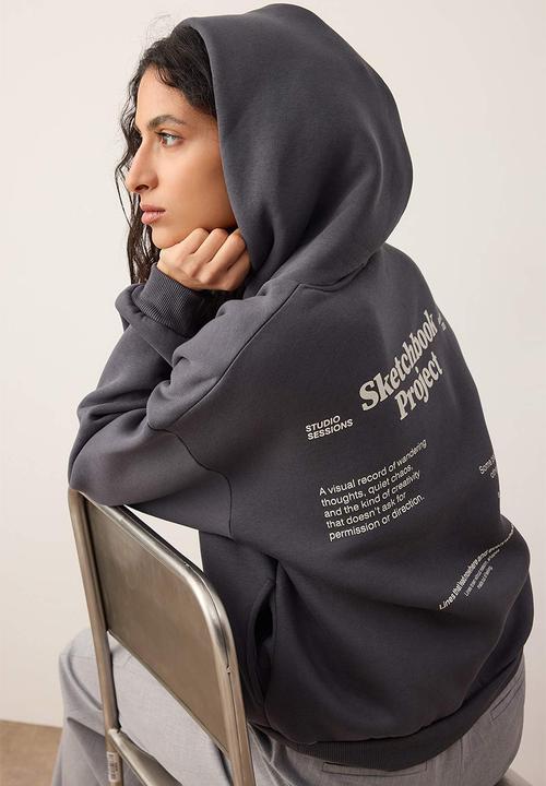 Trendyol - Hooded Slogan Printed Boxy Fit Knitted Sweatshirt - Anthracite