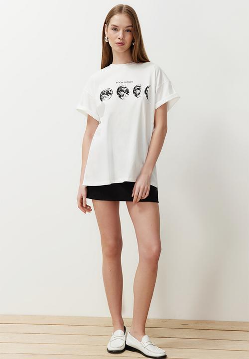 Trendyol - Boyfriend Fit Crew Neck Knitted T-Shirt - Ecru