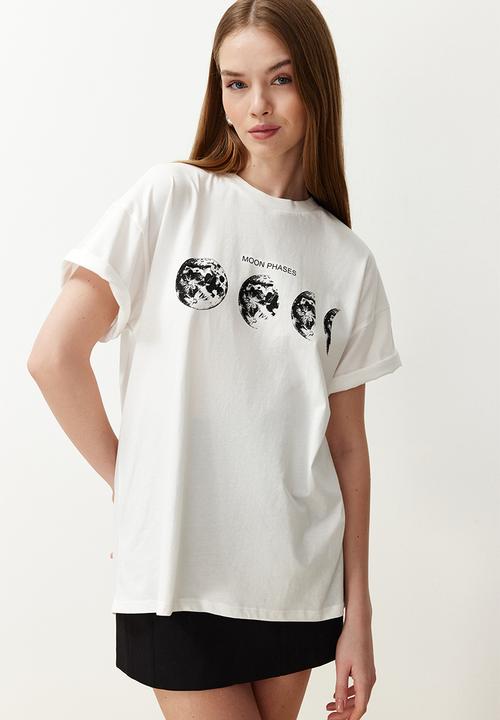 Trendyol - Boyfriend Fit Crew Neck Knitted T-Shirt - Ecru