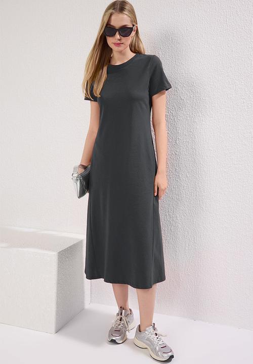 Trendyol - Plain T-Shirt Dress Pocket Midi Knitted Dress - Anthracite