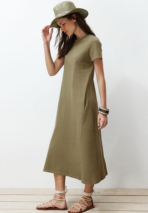 Trendyol - Pocketed A-Line Knitted Midi Dress - Khaki