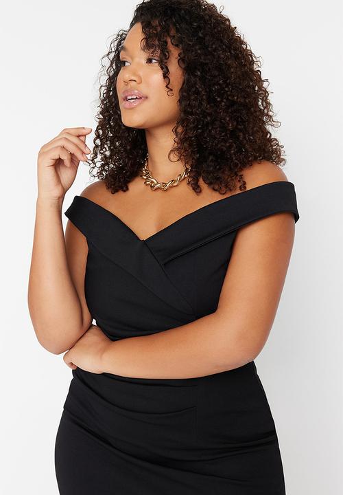 Trendyol - Plus Bodycon Knitted Dress with Gather Detail - Black