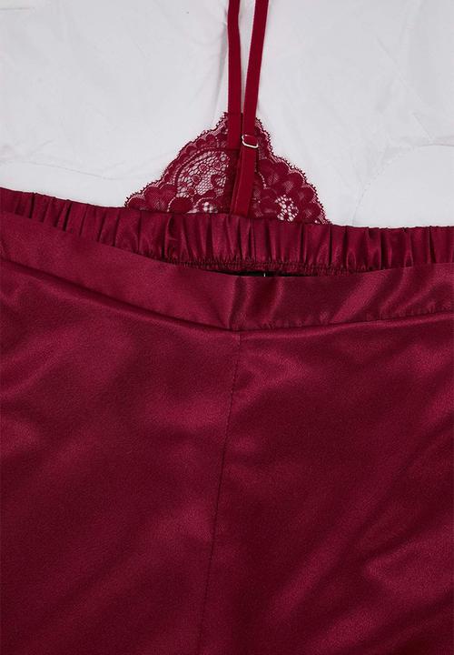 Trendyol - Plus 3-Piece Dowry Set Top Lace Bottom Satin Pajama Set - Burgundy